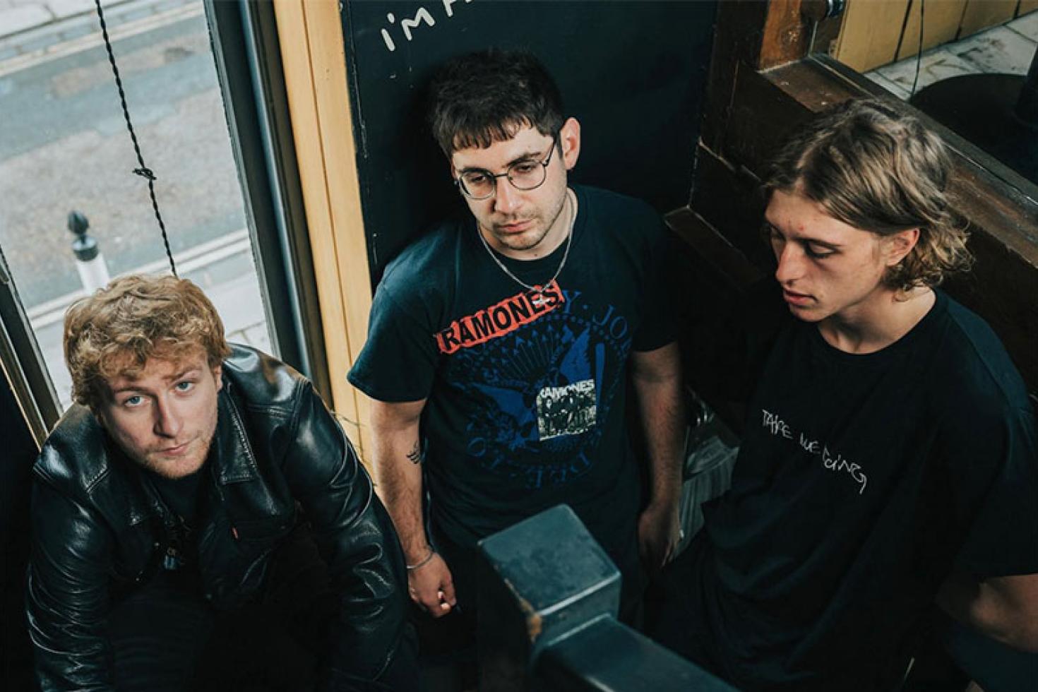 Isle of Wight's REMINDERS release new single 'International Dial Tones'
